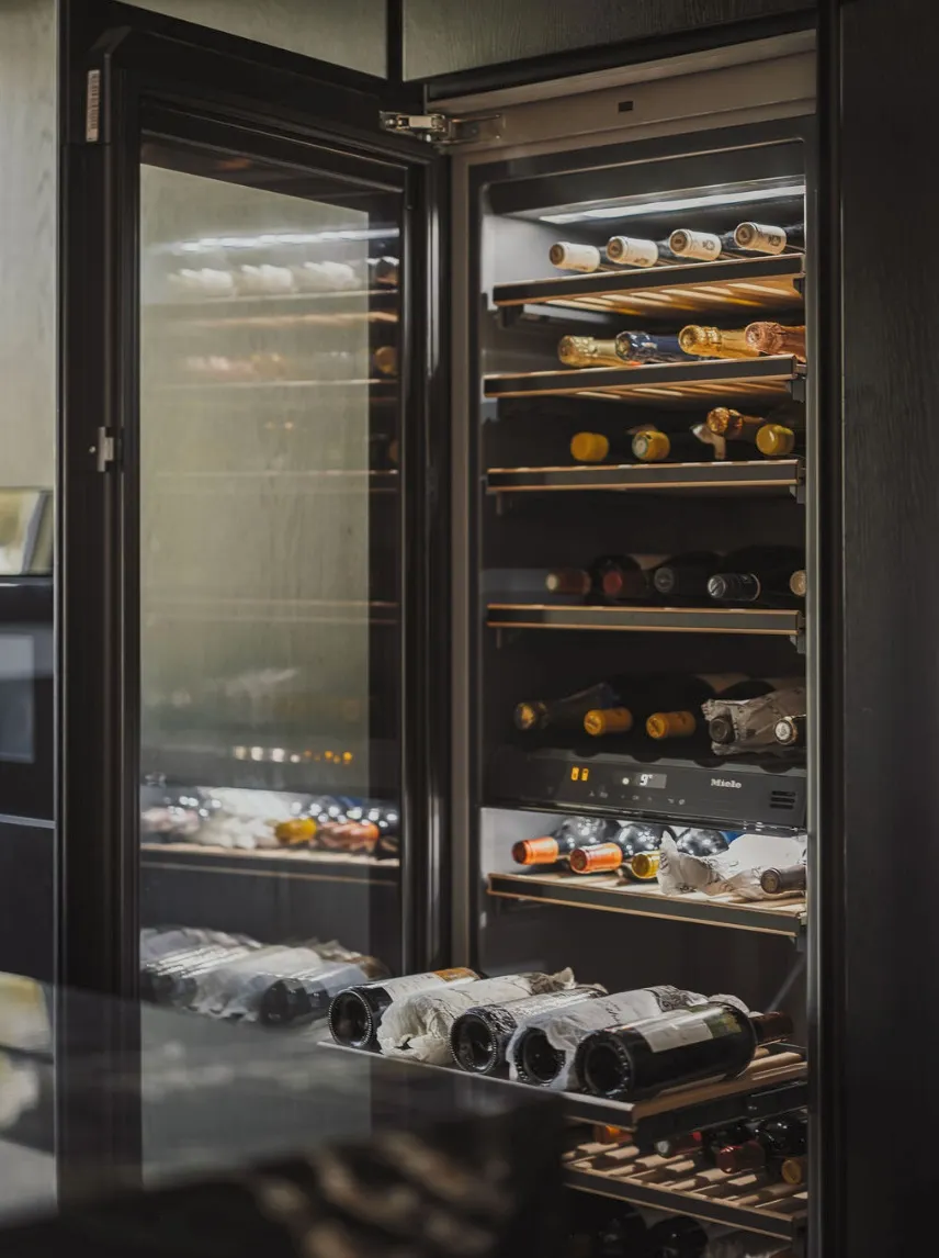 Miele wijnklimaatkast gevuld met wijnflessen